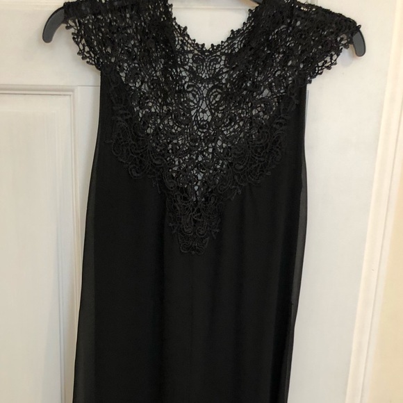 Stunning lace maxi dress 🖤 - Picture 2 of 8